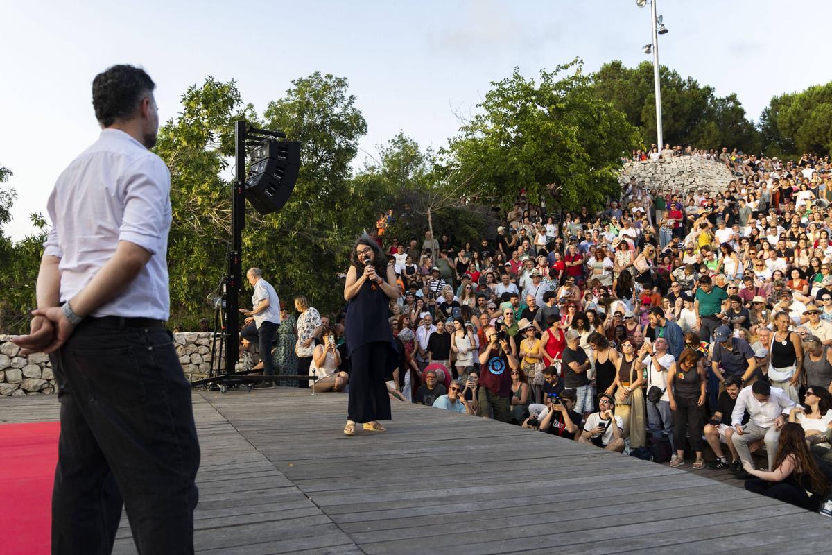 Valencia. VLC. Monica Oltra y Gabriel Rufian celebran un mitin presentado por Maria Juan ante miles de personas en el Parque Central de Valencia