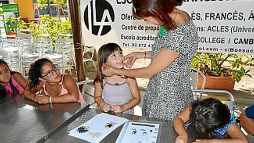 Taller per fer un robot amb argila al cicle Quin Passeig