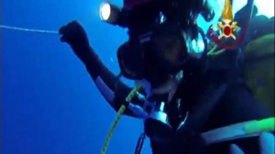 Imagenes del barco naufragado en Lampedusa