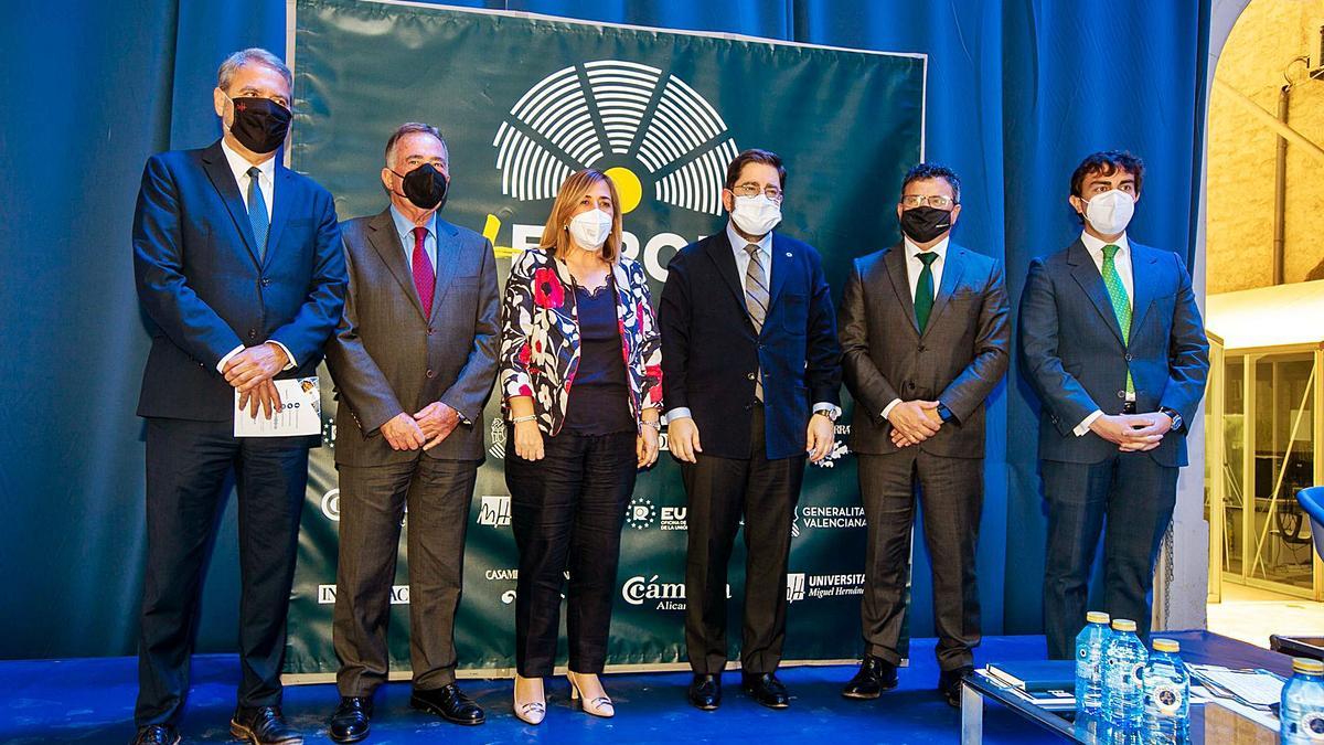 Juan José Ruiz, Juan Riera, Araceli Poblador, Manuel Muñiz, Toni Cabot y Héctor Salvador posan al final del evento. | RAFA ARJONES