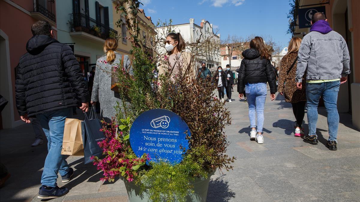 De compras por la Roca Village, una vez superada la difícil tarea de aparcar el coche.