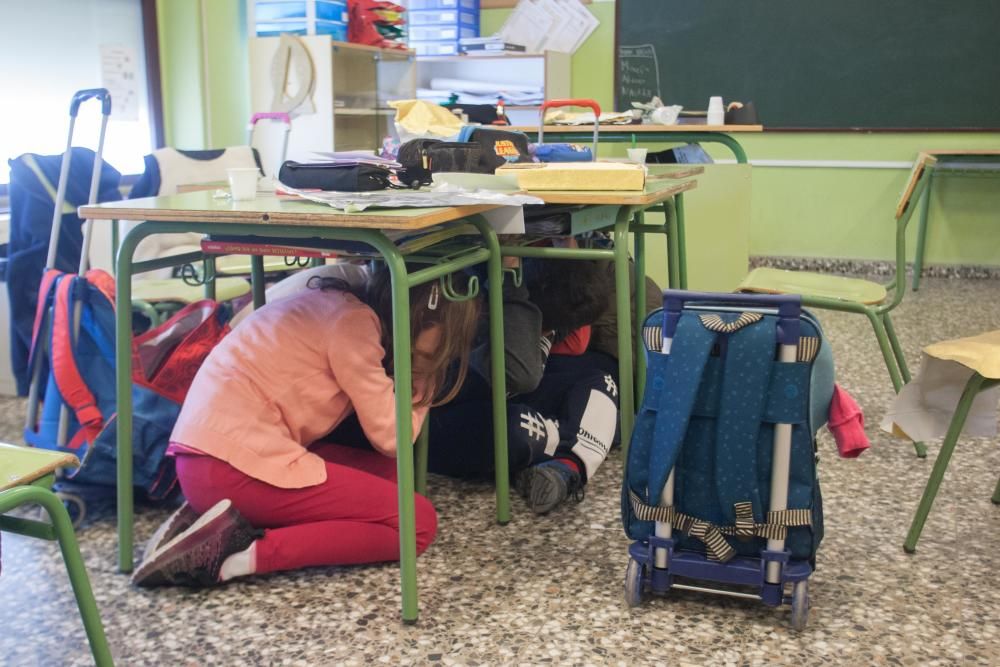 Simulacro de terremoto en un colegio de Elche