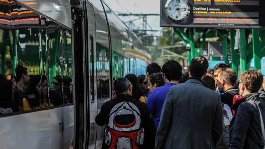 Un tren en la estación de Vilagarcía. // Iñaki Abella