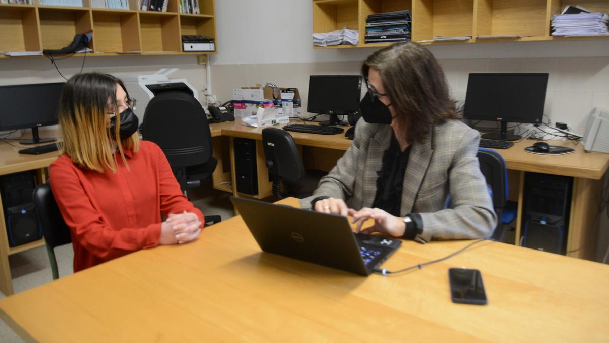 Una de las alumnas del IES Johan Carballeira durante la entrevista.