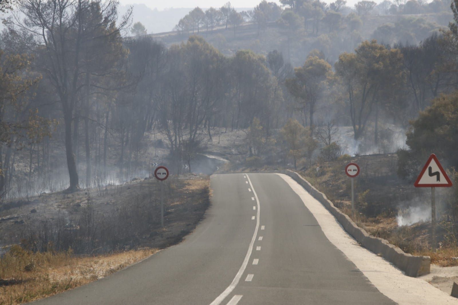 El incendio en la Vall d'Ebo calcina 2.200 hectáreas y se estudian desalojos