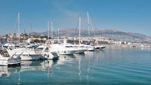 Panorámica de Altea  desde el club náutico, gestionado desde 1997 por Marina Greenwich SA.
