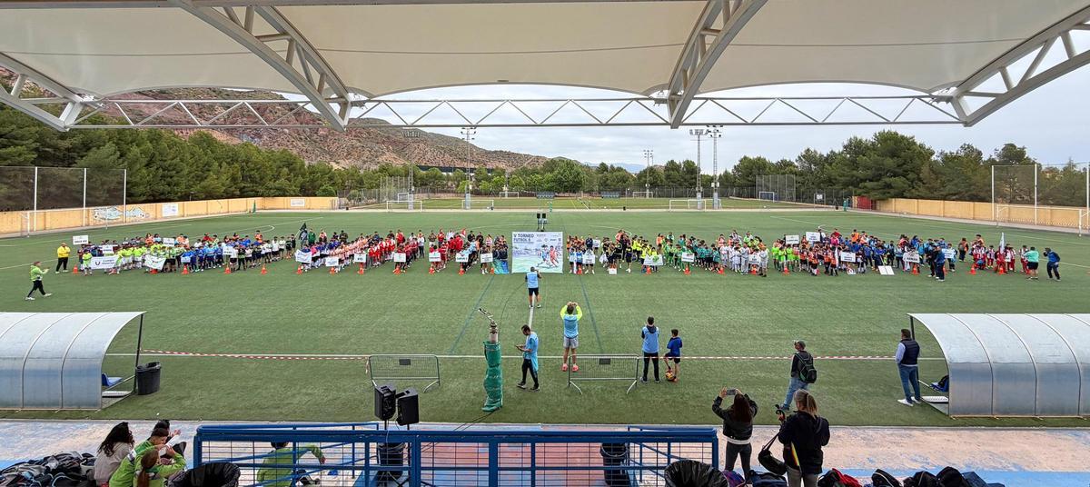 Foto de familia de todos los equipos participantes.