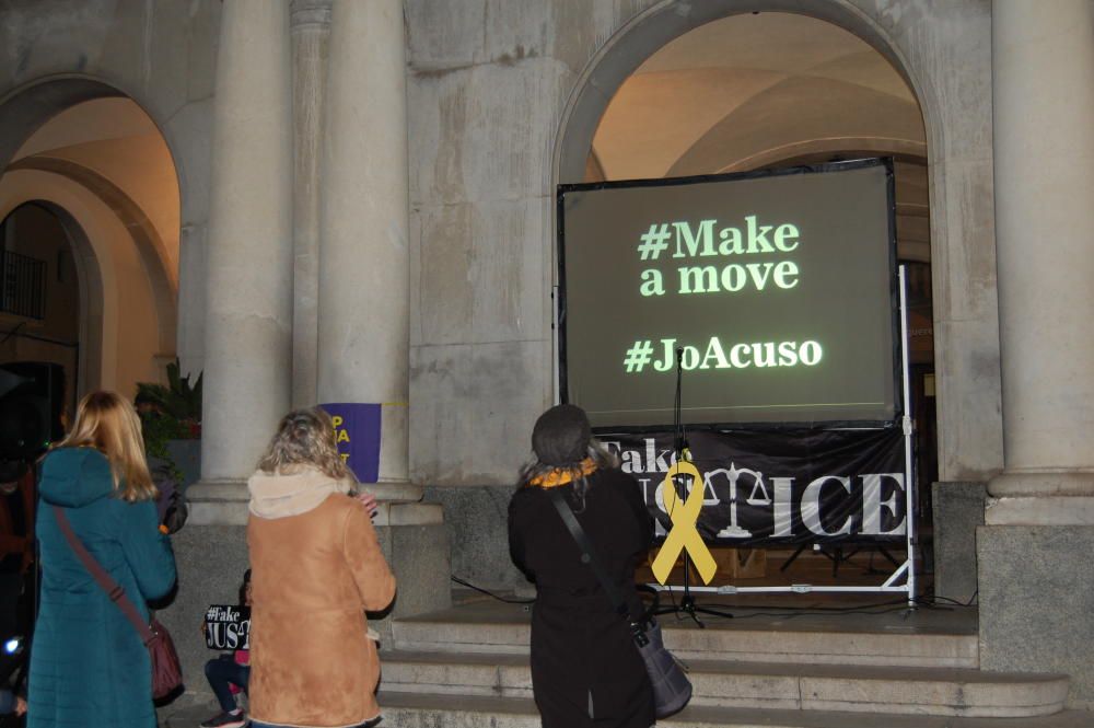 Protesta a la plaça de l'Ajuntament de Figueres