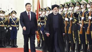 Irán busca el paraguas chino frente a la lluvia de sanciones de Occidente