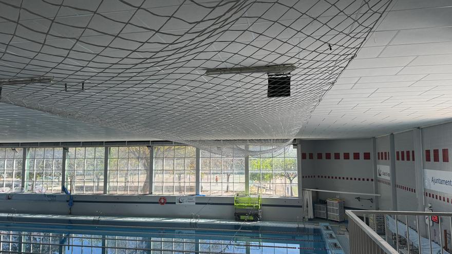 Cae una pieza del techo del pabellón Esperanza Lag en plena competición de natación en Elche