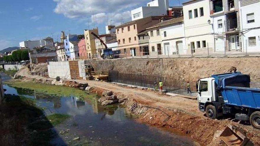 El Verger se protege del río Girona