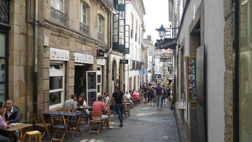 Raxoi se compromete en una “tensa” reunión con la hostelería a afinar la interpretación de la legalidad