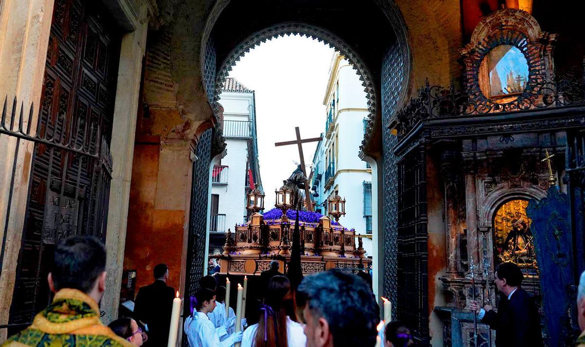 Cristo de la Corona en Sevilla este Viernes de Dolores en Sevilla.