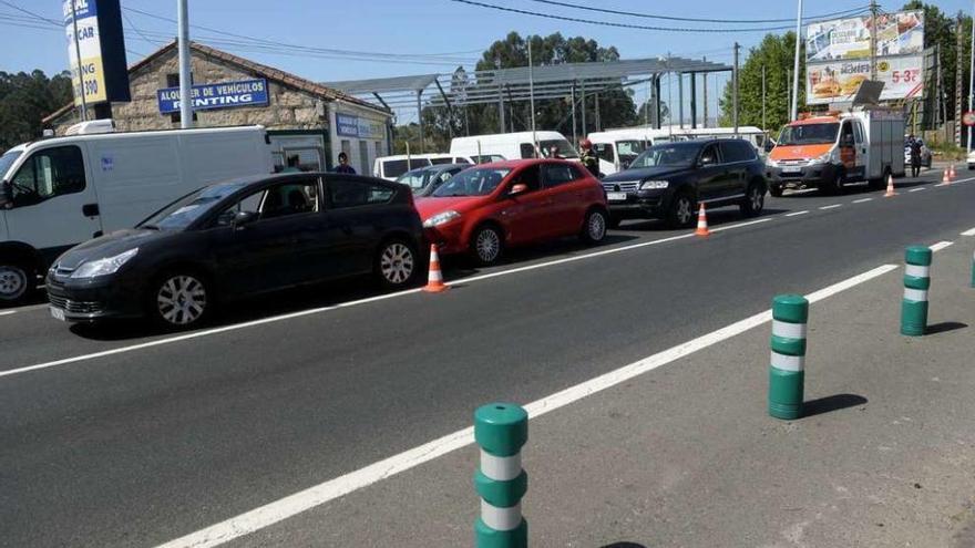 Imagen del accidente de Rubiáns, en el que se vieron implicados dos turismos. // Noé Parga