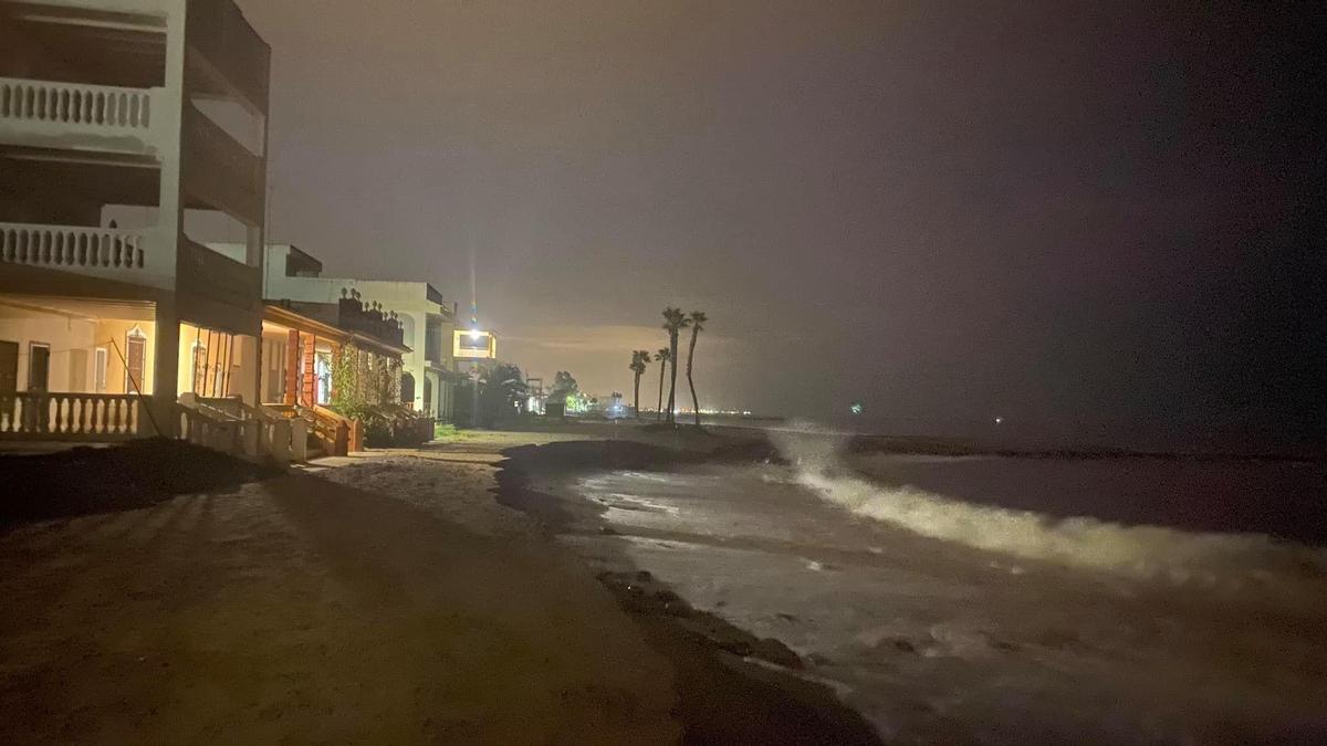 Aspecto de un tramo de la playa de Nules, seriamente afectado estos días por el último temporal.