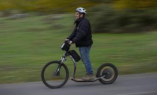 Los usuarios de patinetes eléctricos piden poder circular por carretera