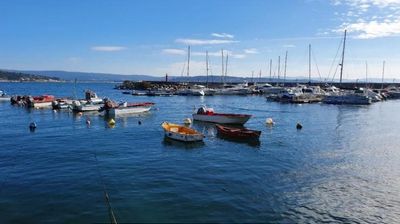 Barcos pesqueros fondeados.