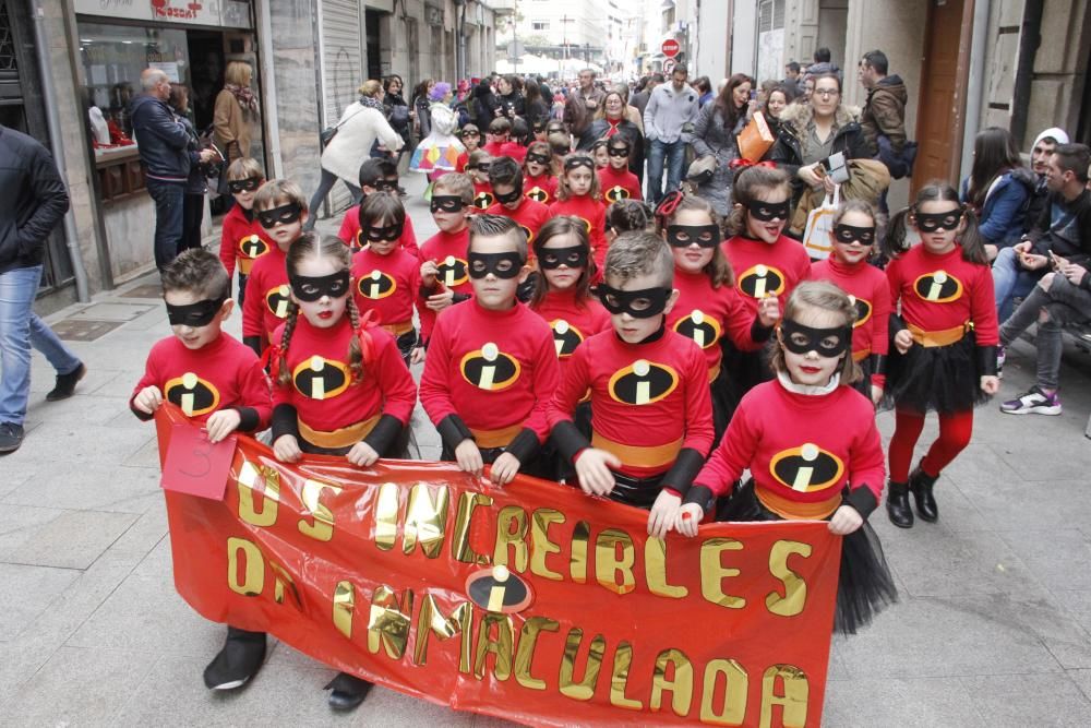 Un concurrido desfile de disfraces infantil inaugura las jornadas de comparsas en Marín