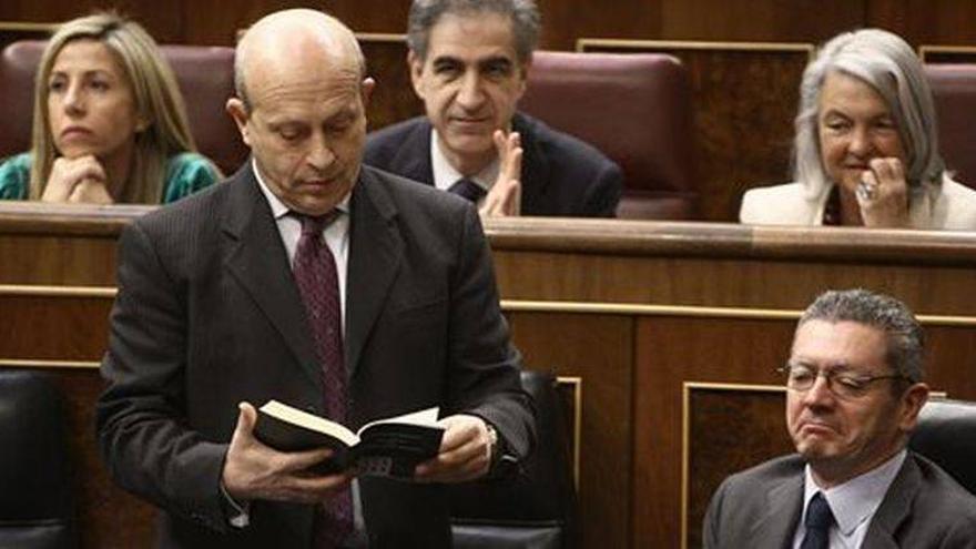 El Congreso confirma que los licenciados de Derecho estarán exentos de superar máster y examen para ejercer