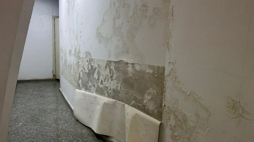 Un espacio expositivo singular entre humedades en Alcoy