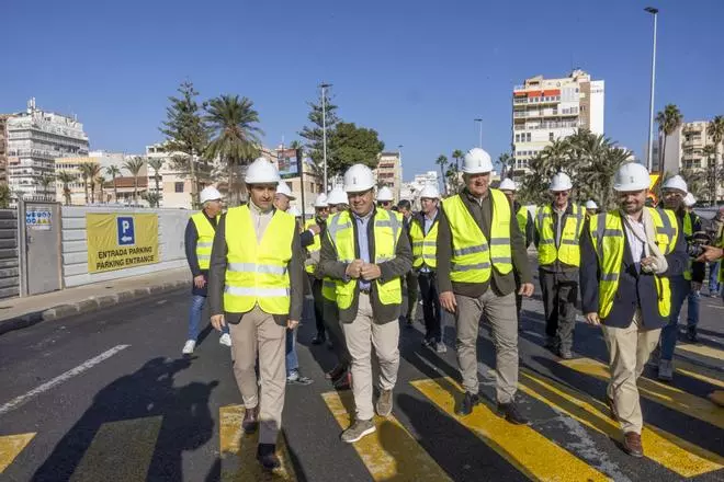 Visita del jefe del Consell, Juanfran Pérez Llorca a las obras del puerto de Torrevieja
