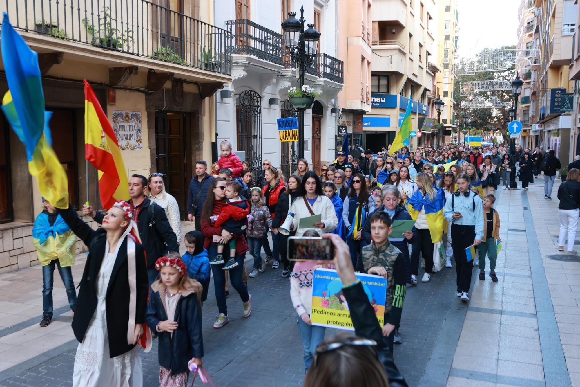 Cientos de castellonenses se manifestan por la paz en Ucrania