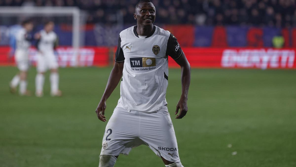 Umar Sadiq, autor de un golazo con el Valencia en la visita a Pamplona del pasado curso