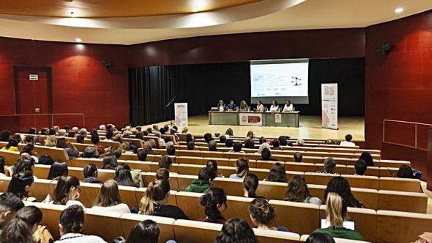 Mesa redonda de la Jornada del Cáncer de Mama celebrada ayer en el Campus Viriato.