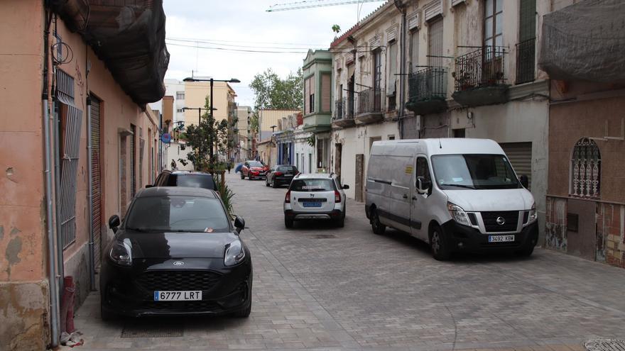 La invasión de coches en zonas peatonales se extiende más allá de la Petxina