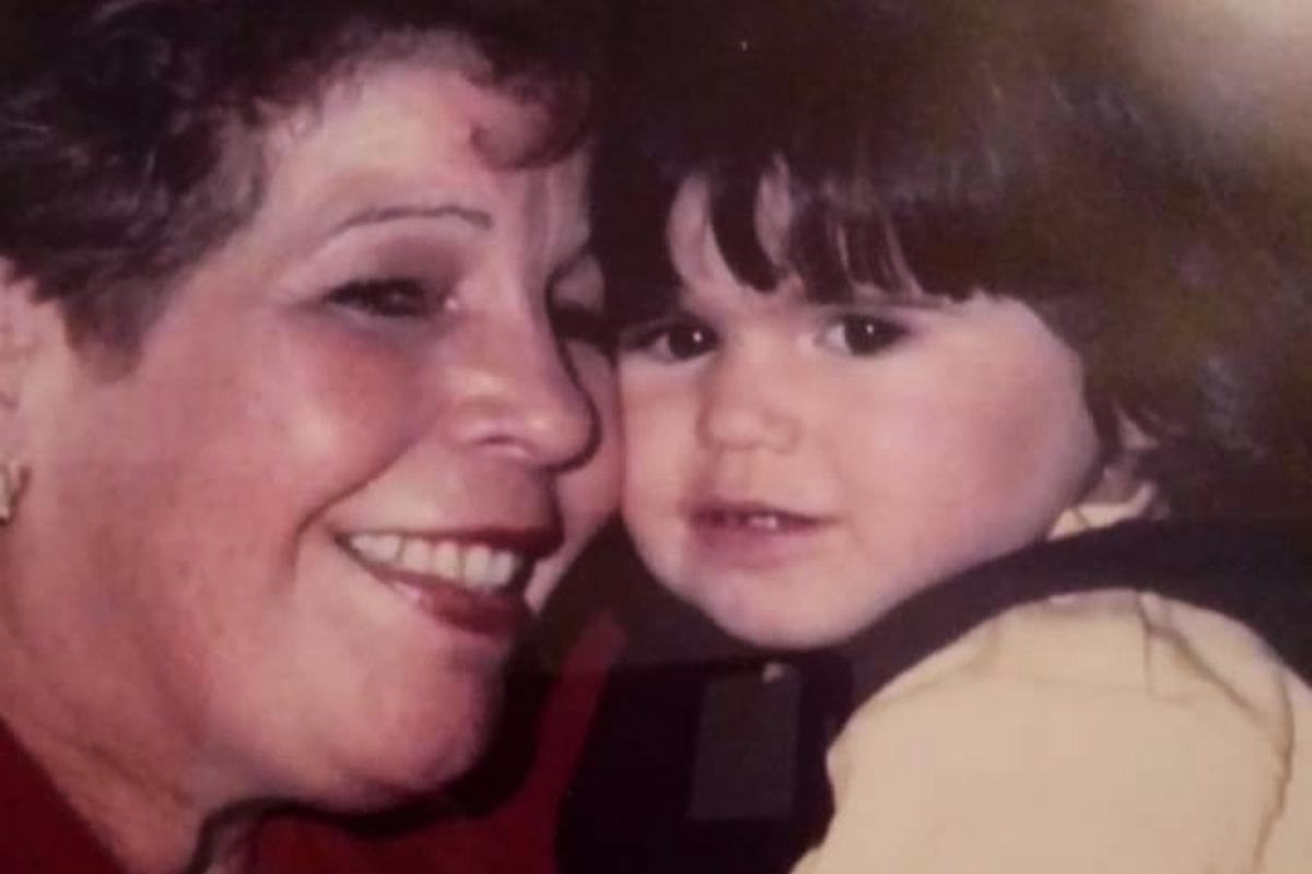 La abuela y su nieta, cuando ésta era una niña.