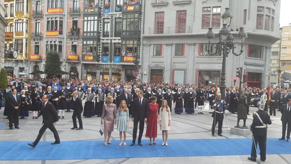 La alfombra azul del teatro Campoa