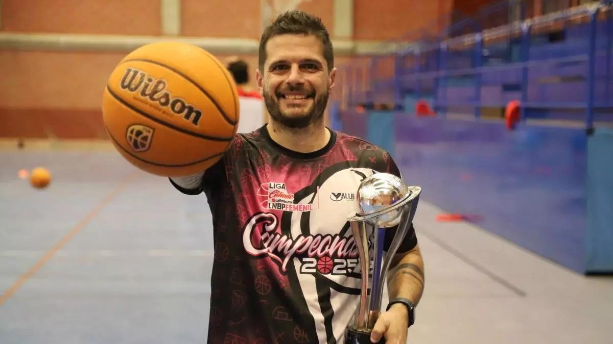 Santaella, en Córdoba, tras ganar la liga mexicana femenina de baloncesto de la pasada temporada.