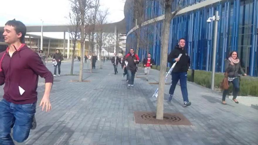 Estampida de aficionados por la salida de Agapito Iglesias de los juzgados