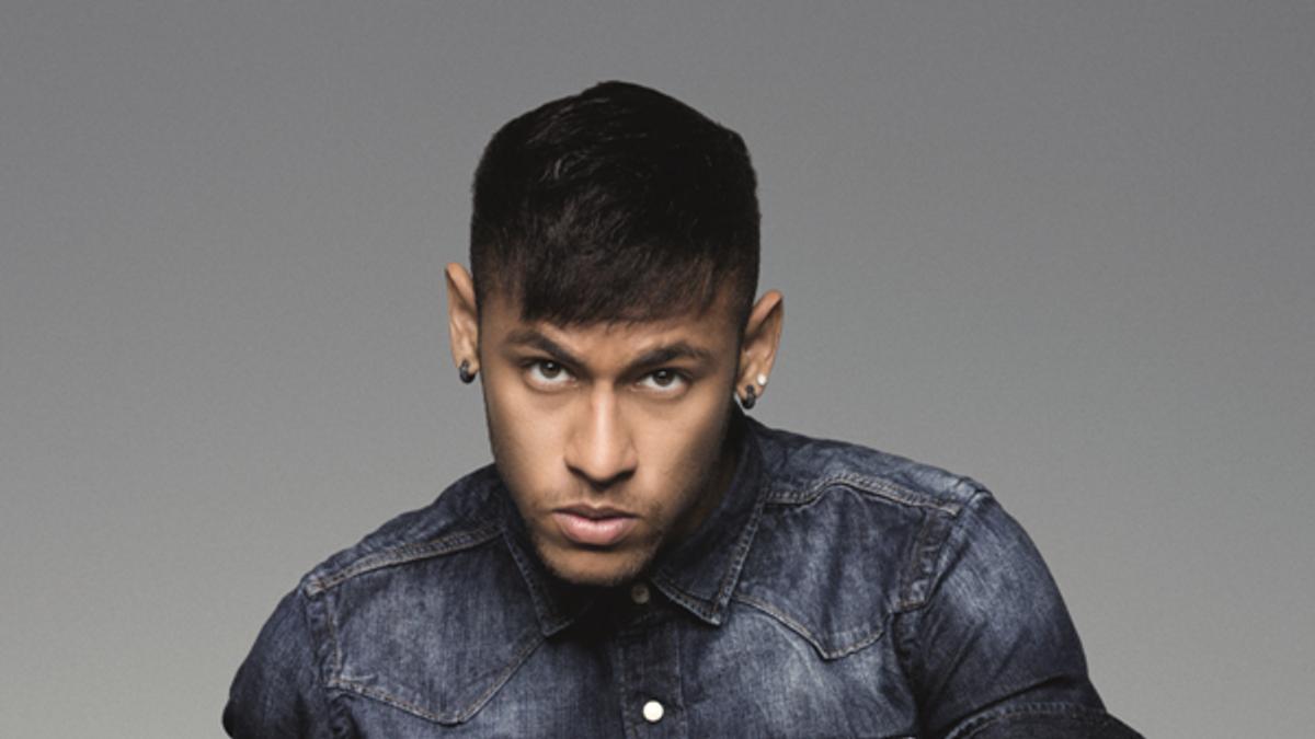 Neymar Jr, el jugador brasileño del FCB nueva cara de Replay
