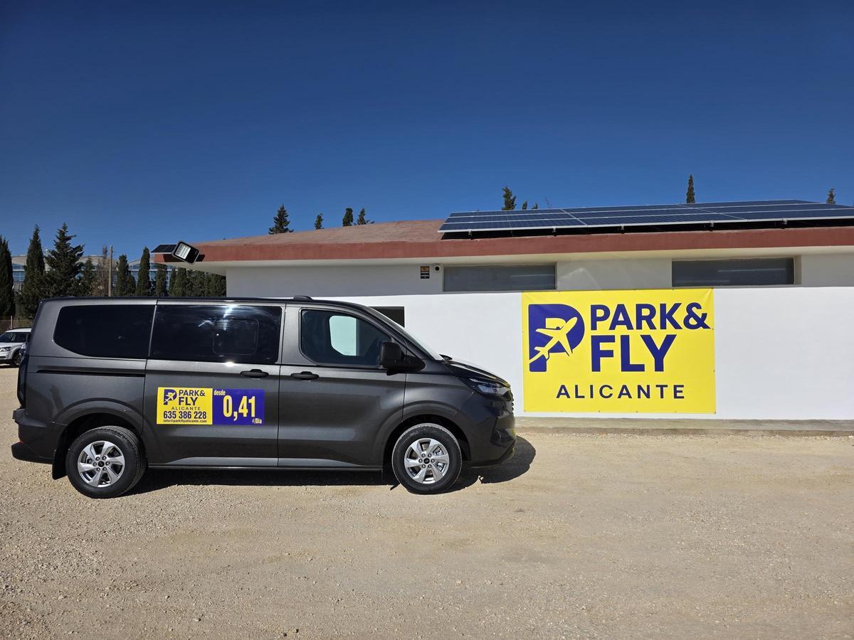 Parking ubicado muy cerca del Aeropuerto de Alicante, abierto 24 horas.