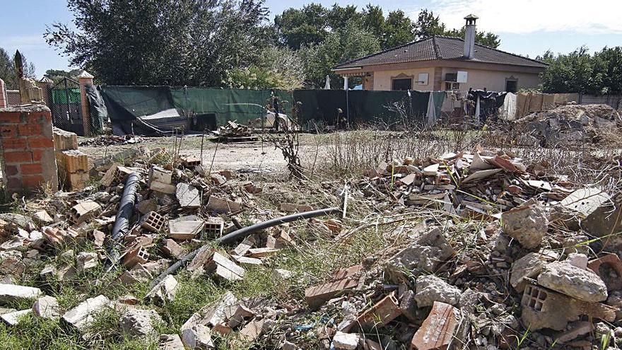 Restos de viviendas en el entorno.