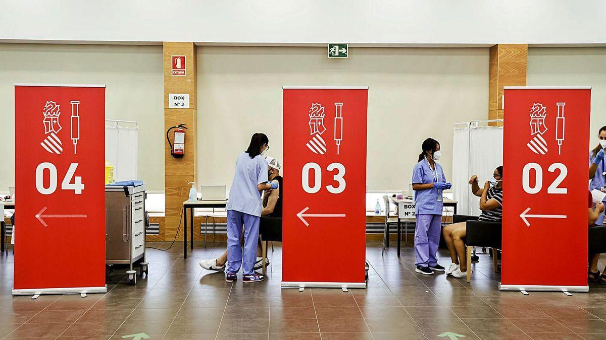 Vacunación en el centro Jubiocio de València