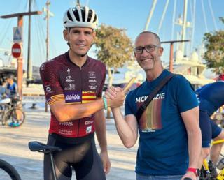 Efrén Fernández y su ‘Doble vuelta galáctica’ en bici a Ibiza