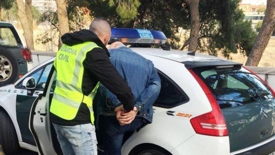 La Guardia Civil detiene a un varón por un robo en una vivienda de Benicarló