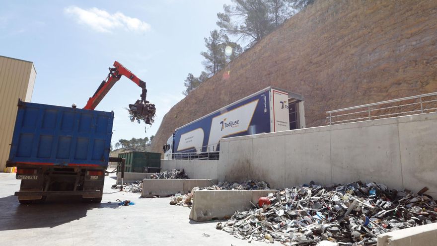 Los vecinos de Ca na Putxa apoyan el traslado de los residuos de Ibiza a Mallorca