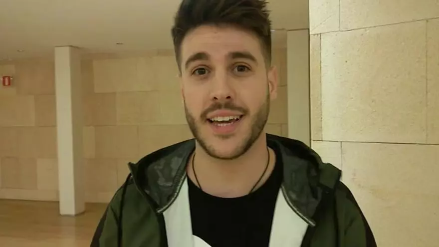 El cantante Antonio José concede una entrevista a El Periódico Extremadura a propósito de la presentación de su gira 'A un milímetro de ti'