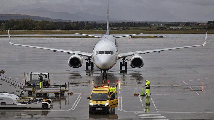 La regeneració del paviment de l&#039;aeroport de Girona per 9 milions d&#039;euros és una de les obres licitades per nou.