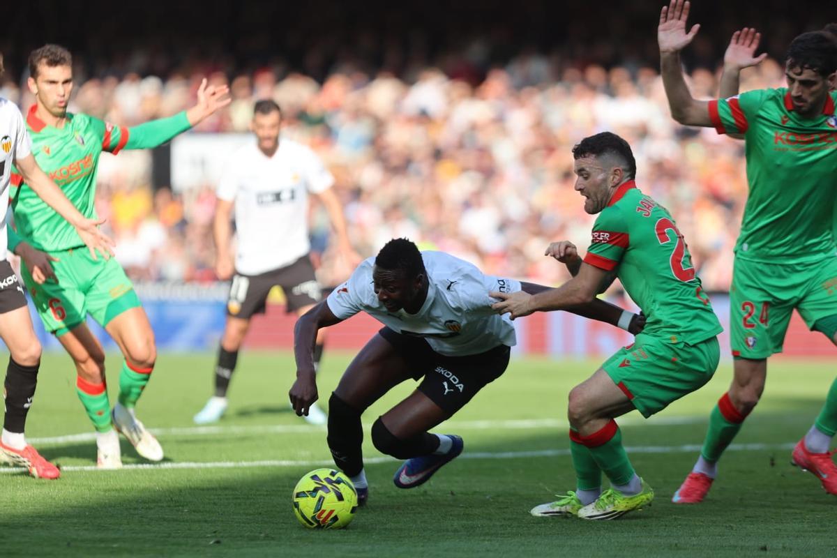 El Valencia CF suma tres puntos en Mestalla