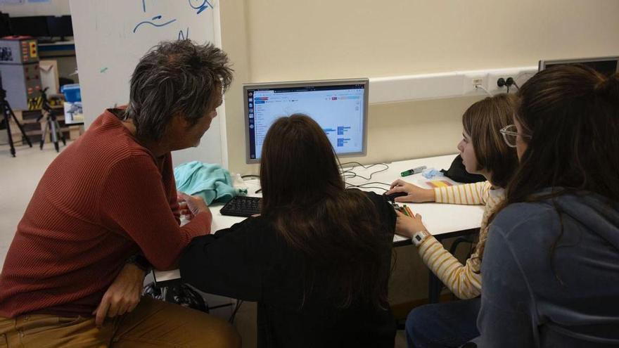 Un colegio de Zaragoza permite a sus estudiantes el uso de la IA en las aulas: &quot;Esta tecnología ha llegado para quedarse&quot;