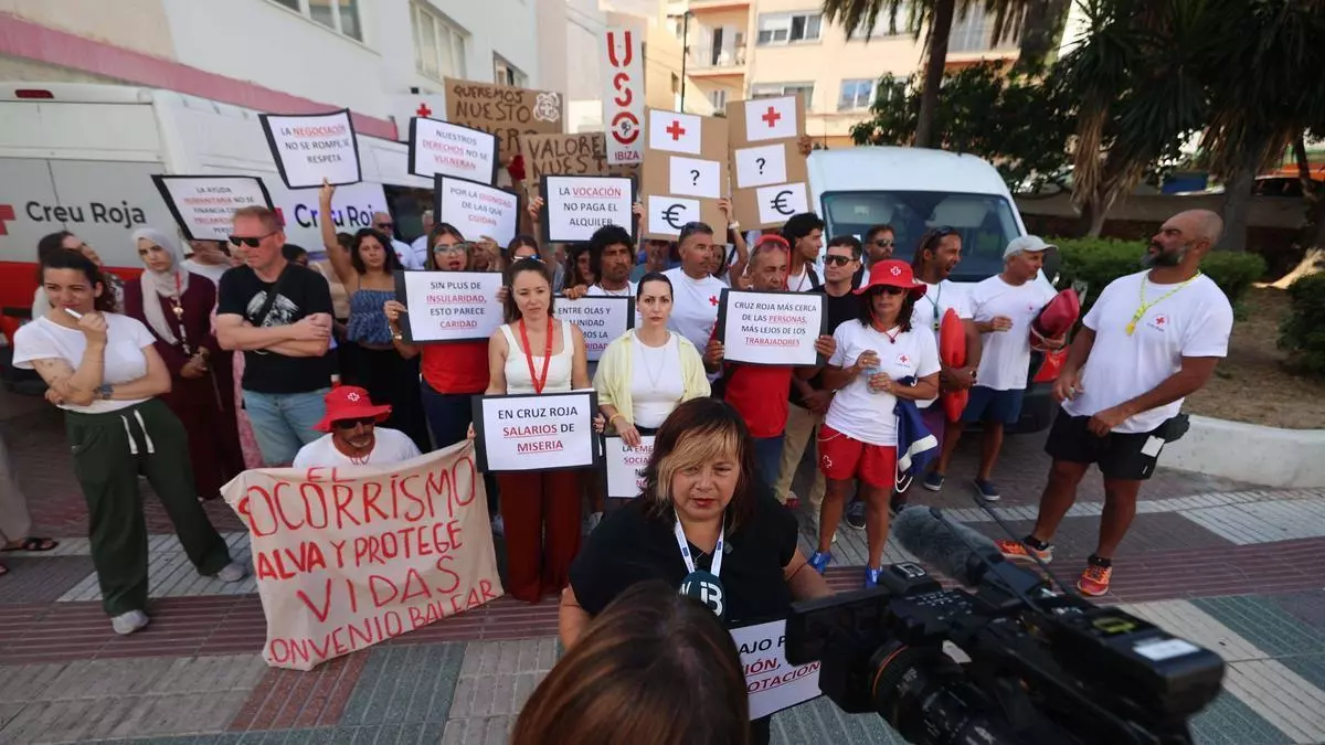 Silvina Carrillo, trabajadora social de Cruz Roja Ibiza: "A veces estamos más precarios que los usuarios a los que atendemos"
