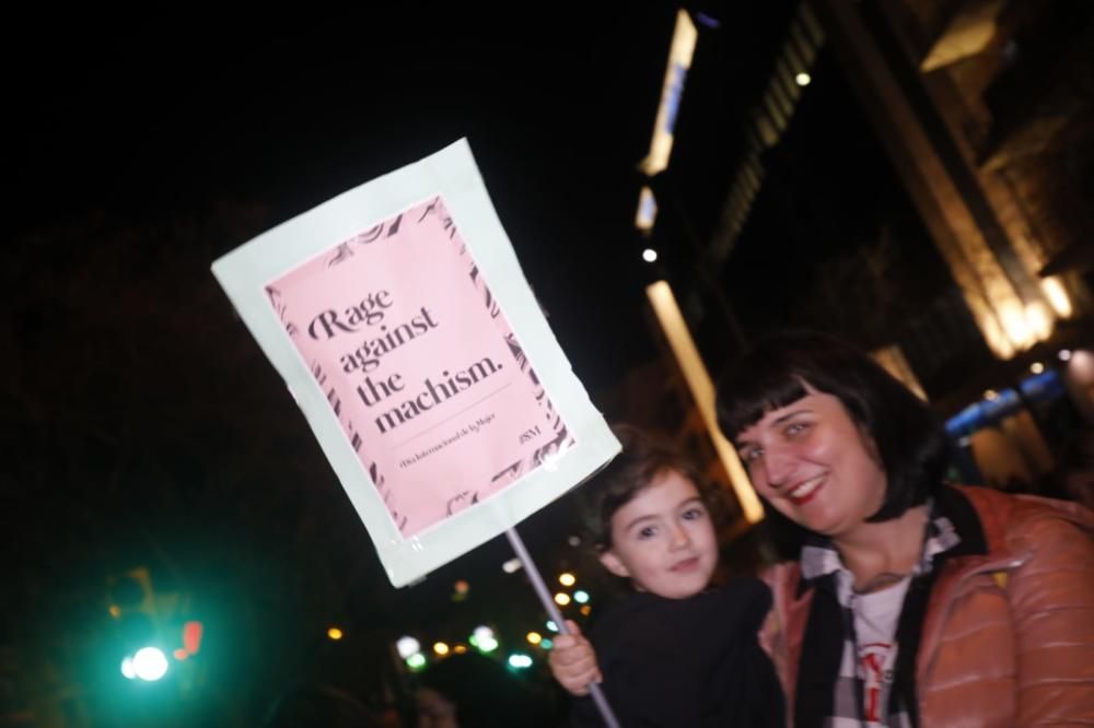 Miles de mujeres se manifiestan en Palma por el 8M