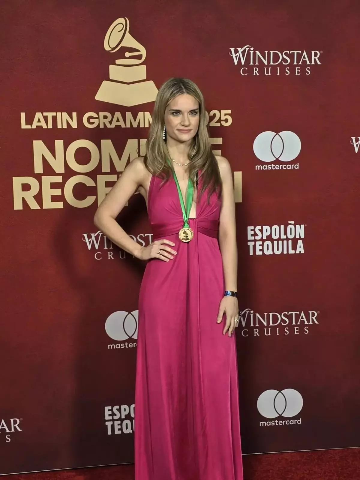 Una compostelana hace historia al ganar un Latin Grammy: "Quero adicarllo a miña cidade e a Galicia"