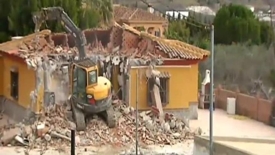 Derriban una vivienda ilegal en Santa Rosalía - Maqueda