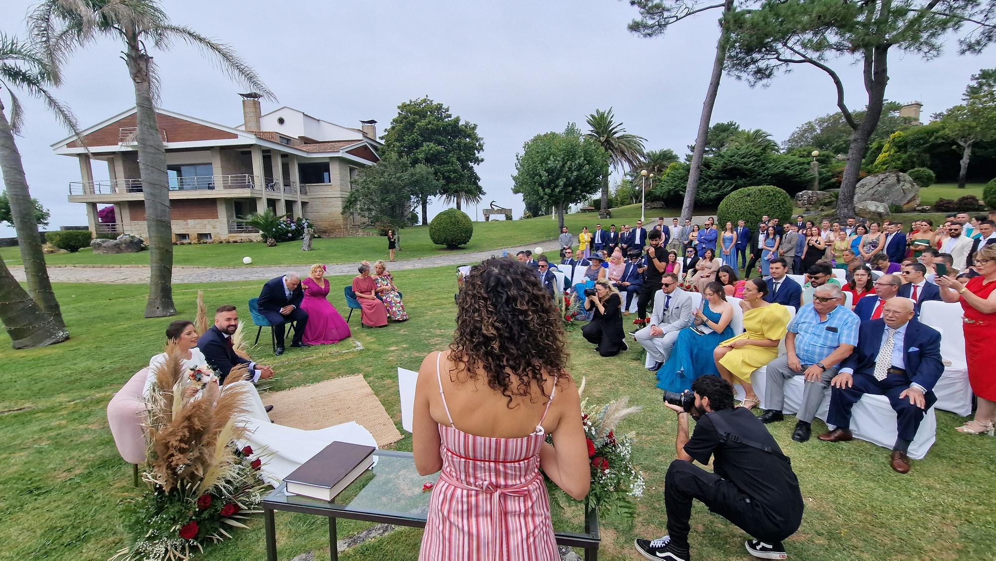 La boda de Serafín y Zaira en la finca La Atlántida, en el Concello de O Grove.