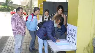 Concentración en Santiago contra la terapia de electroshocks aplicada al joven de Arzua